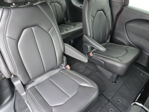 New 2026 Chrysler Pacifica Select image 26