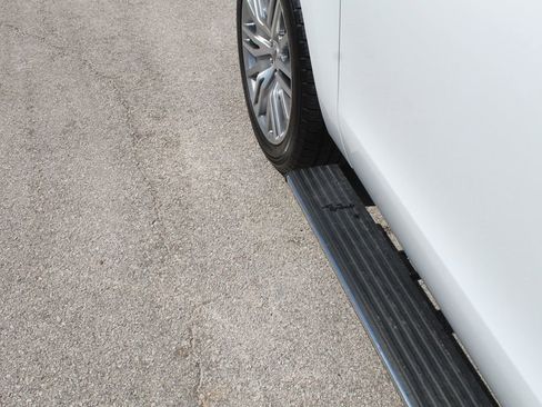 Used 2024 Ford Expedition Limited image 12