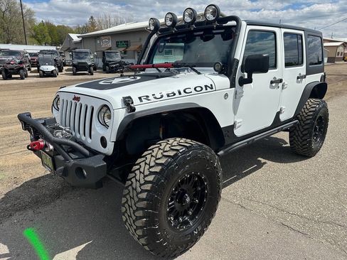 Used 2012 Jeep Wrangler Unlimited Rubicon w/ Connectivity Group AWD/4WD image 9