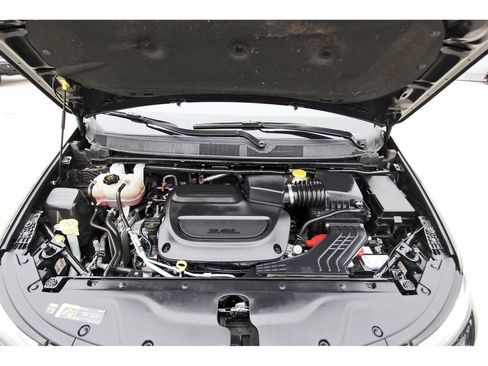 Used 2023 Chrysler Pacifica Touring-L image 33