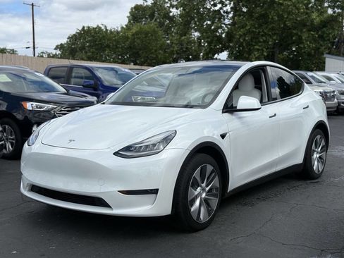 Used 2020 Tesla Model Y Long Range AWD/4WD image 19