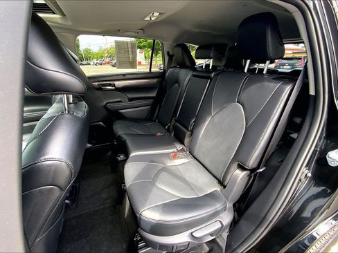 Used 2026 Toyota Highlander Limited AWD/4WD image 31