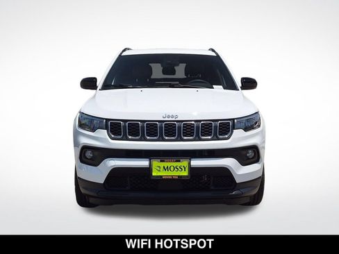 Used 2024 Jeep Compass Latitude AWD/4WD image 4
