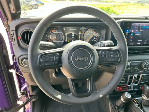 Used 2026 Jeep Wrangler Unlimited Rubicon AWD/4WD image 14
