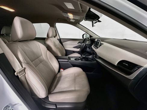 Used 2025 Nissan Rogue SV FWD image 30