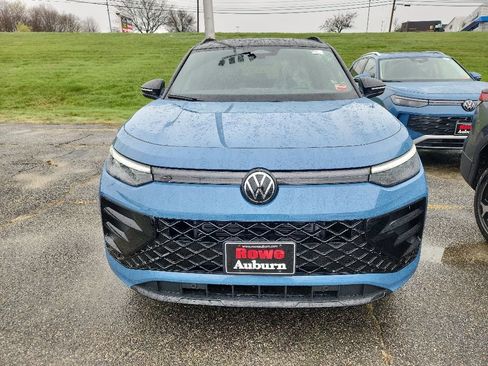New 2026 Volkswagen Tiguan SE R-Line AWD/4WD image 2