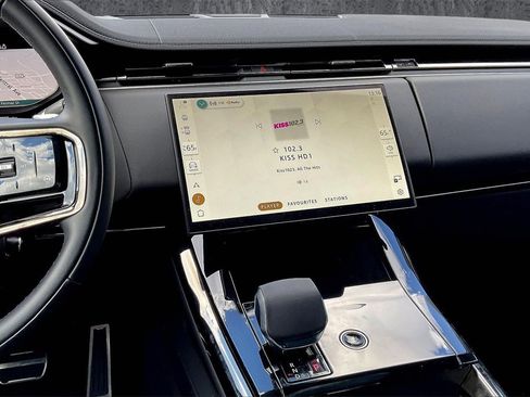 Used 2025 Land Rover Range Rover Sport Dynamic SE image 9