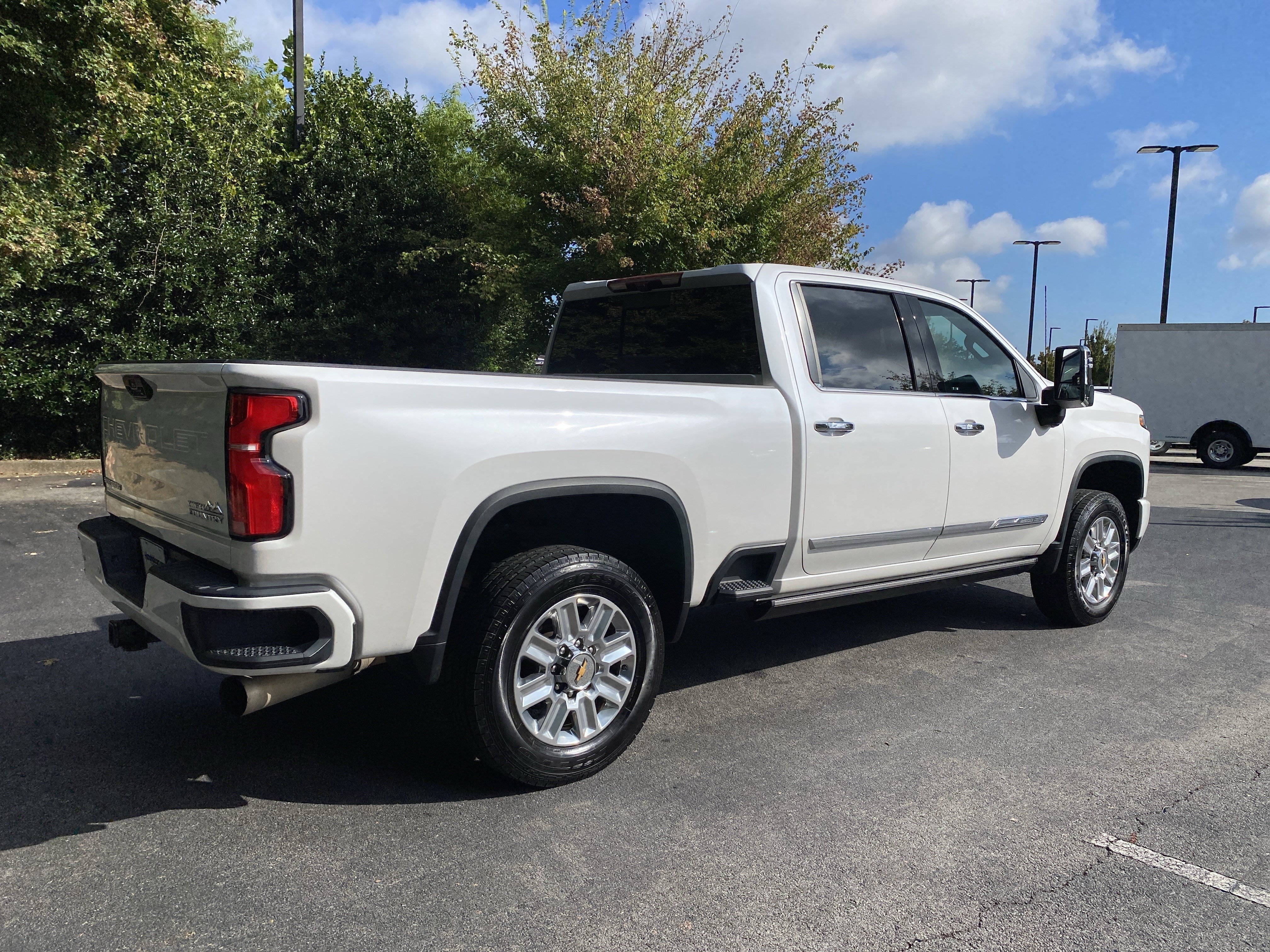 Used 2024 Chevrolet Silverado 2500 High Country w/ High Country Premium Package AWD/4WD image 9