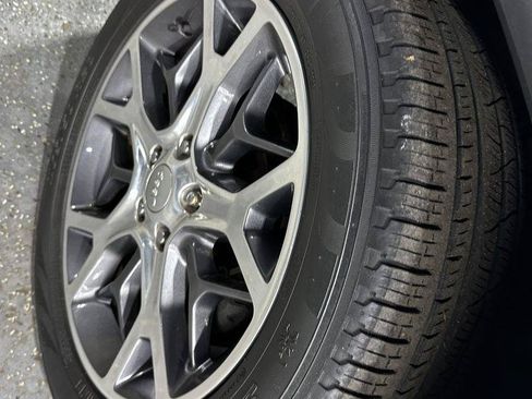 Used 2012 Jeep Grand Cherokee Overland AWD/4WD image 9