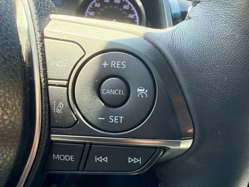 Used 2018 Toyota Camry XLE image 26