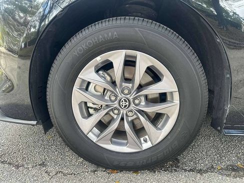 Used 2024 Toyota Sienna XLE image 15