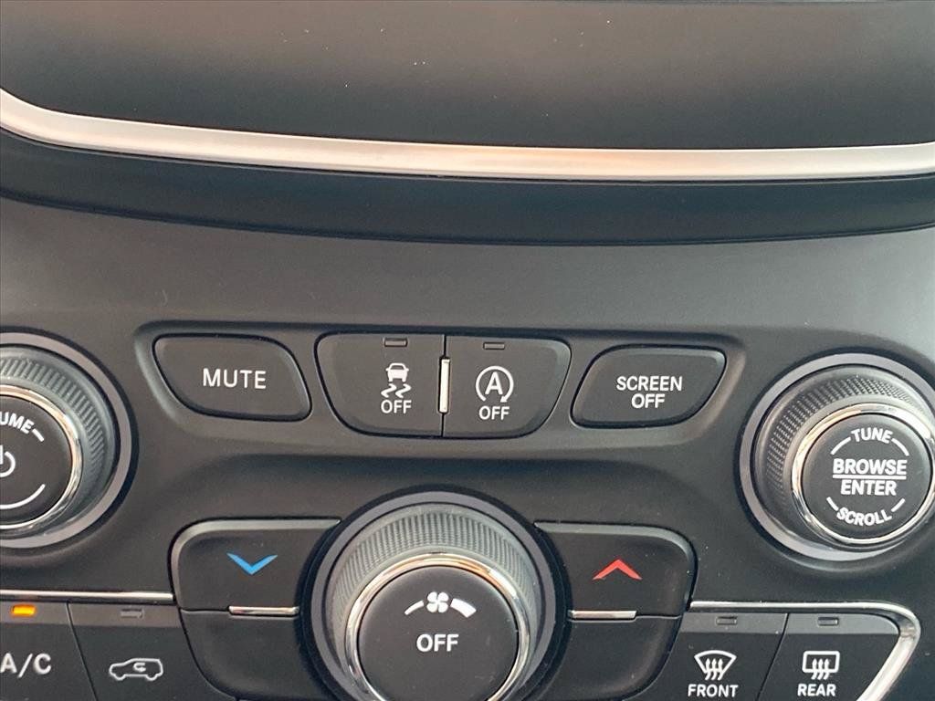 Used 2021 Jeep Cherokee Latitude Lux AWD/4WD image 15