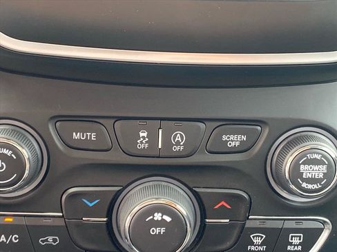 Used 2021 Jeep Cherokee Latitude Lux AWD/4WD image 15