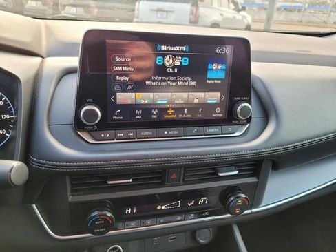 Used 2023 Nissan Rogue SV image 23