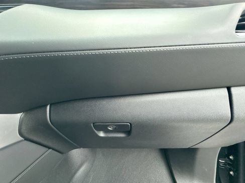 Used 2024 Chevrolet Suburban LT RWD image 36