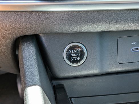 Used 2023 Nissan Rogue SV FWD image 29
