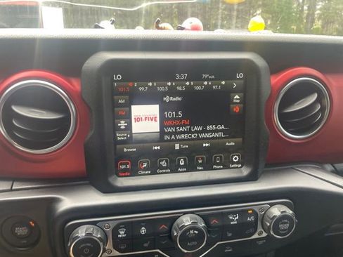 Used 2022 Jeep Wrangler Unlimited Rubicon w/ Cold Weather Group AWD/4WD image 14