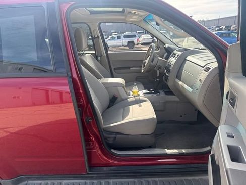 Used 2010 Ford Escape XLT AWD/4WD image 17