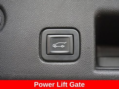 Used 2018 Chevrolet Equinox Premier AWD/4WD image 19