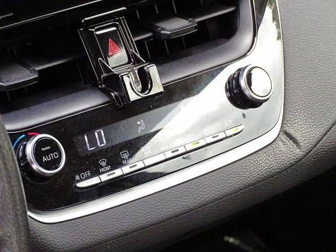 Used 2022 Toyota Corolla LE FWD image 20