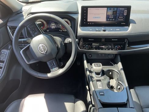 Used 2026 Nissan Rogue SL FWD image 14