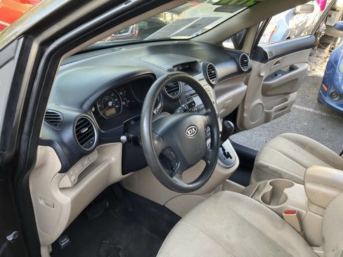 Used 2009 Kia Rondo LX image 18