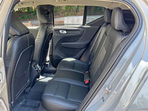 Used 2024 Volvo XC40 B5 Ultimate w/ Protection Package Premier AWD/4WD image 44