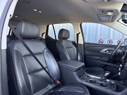 Used 2021 Chevrolet Traverse RS image 37