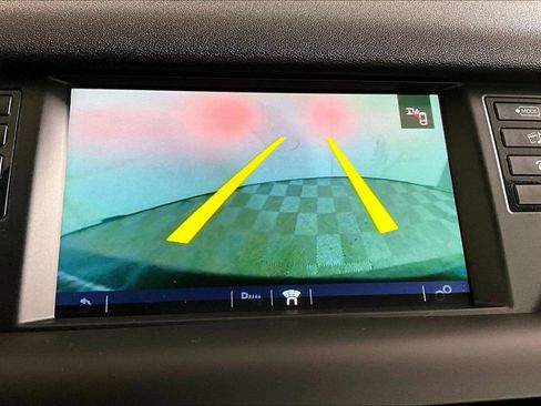 Used 2018 Land Rover Discovery Sport HSE image 21