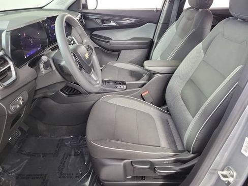 Used 2024 Chevrolet TrailBlazer LT FWD image 19