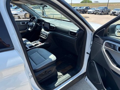 Used 2021 Ford Explorer XLT w/ Equipment Group 202A RWD image 15