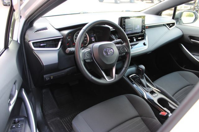 Used 2022 Toyota Corolla SE w/ SE Premium Package FWD image 11