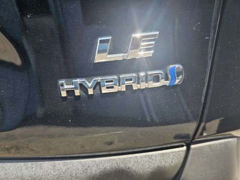 Used 2021 Toyota RAV4 LE AWD/4WD image 31