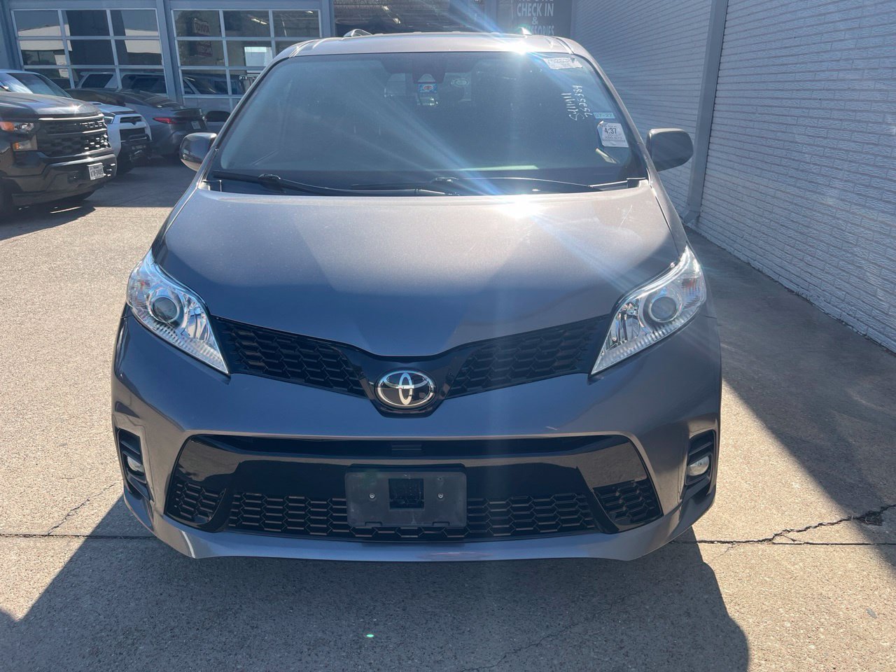 Used 2018 Toyota Sienna XLE w/ XLE Navigation Package FWD image 7