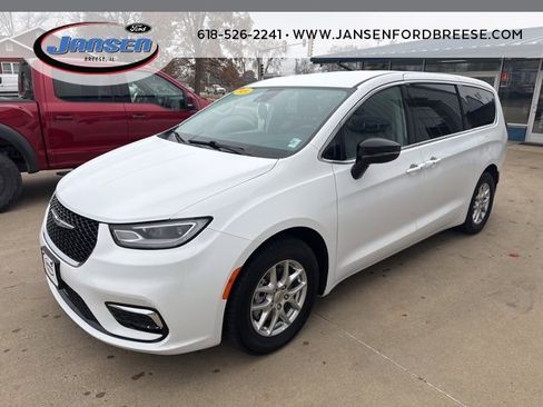 Used 2024 Chrysler Pacifica Touring-L image 3