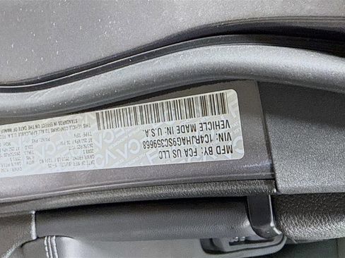 New 2025 Jeep Grand Cherokee Altitude image 22