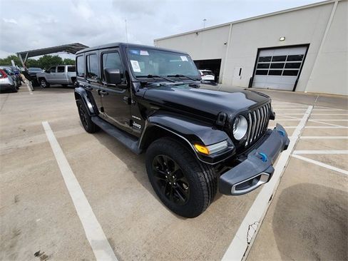 Used 2023 Jeep Wrangler Unlimited Sahara AWD/4WD image 3