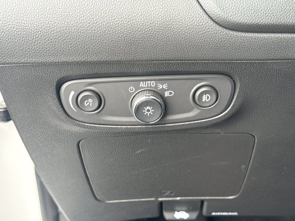 Certified 2023 Buick Encore GX Preferred w/ Cold Weather Comfort Package FWD image 18