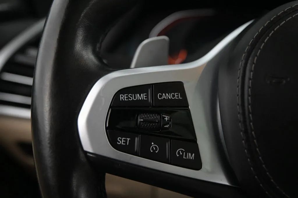 Used 2021 BMW X5 xDrive40i w/ M Sport Package AWD/4WD image 23