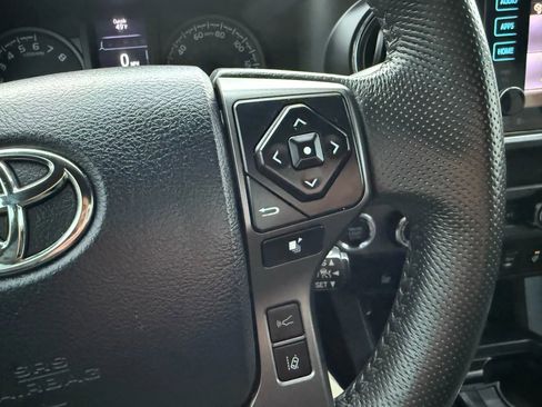 Used 2019 Toyota Tacoma TRD Sport w/ Technology Package image 19