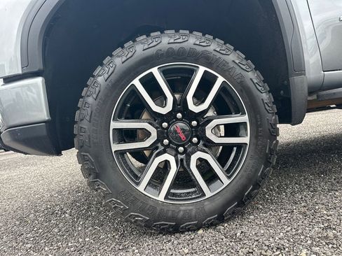 Used 2024 GMC Sierra 1500 AT4 w/ Technology Package AWD/4WD image 12