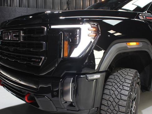 Used 2024 GMC Sierra 2500 AT4X image 5