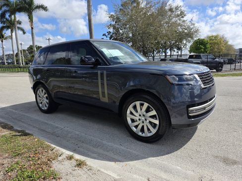 Certified 2025 Land Rover Range Rover SE image 27