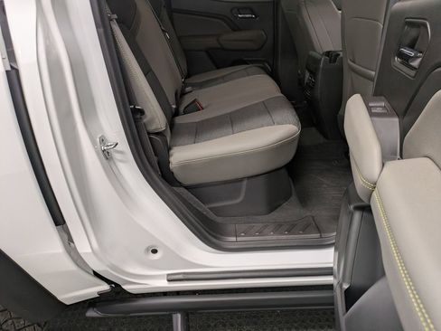 Used 2024 Chevrolet Colorado ZR2 w/ Technology Package image 27