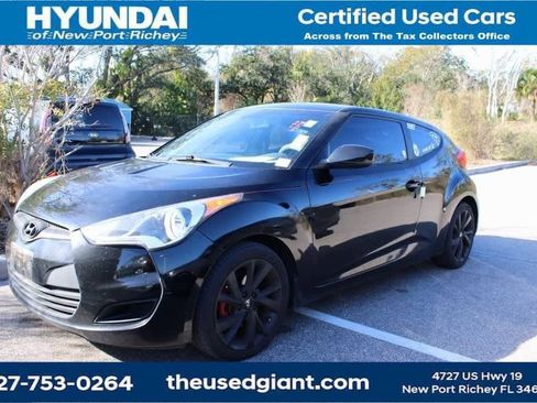 Used 2016 Hyundai Veloster image 1