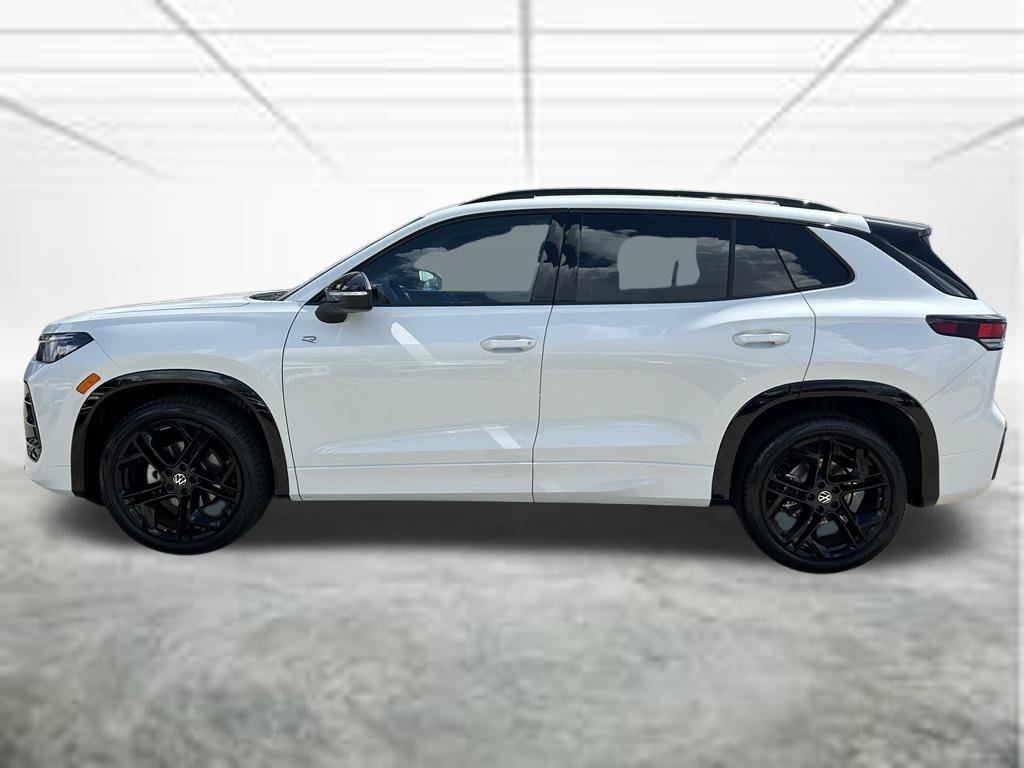 New 2026 Volkswagen Tiguan SE R-Line FWD image 3