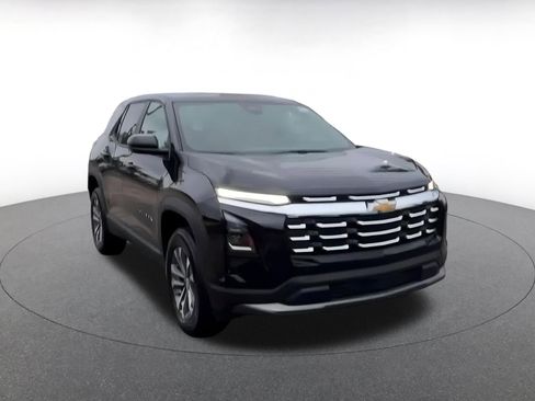 Used 2025 Chevrolet Equinox LT image 3