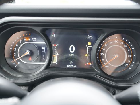 Used 2025 Jeep Wrangler Unlimited Rubicon AWD/4WD image 19