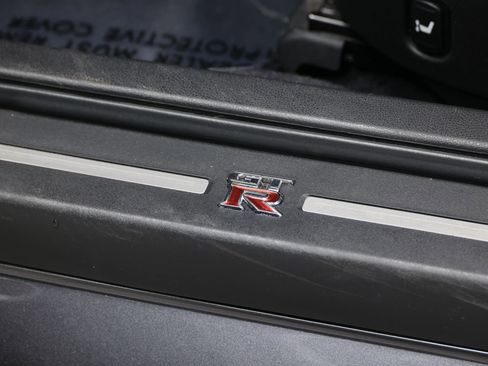 Used 2014 Nissan GT-R Premium image 14