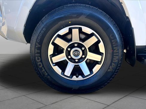 Certified 2021 Toyota 4Runner TRD Off-Road AWD/4WD image 10